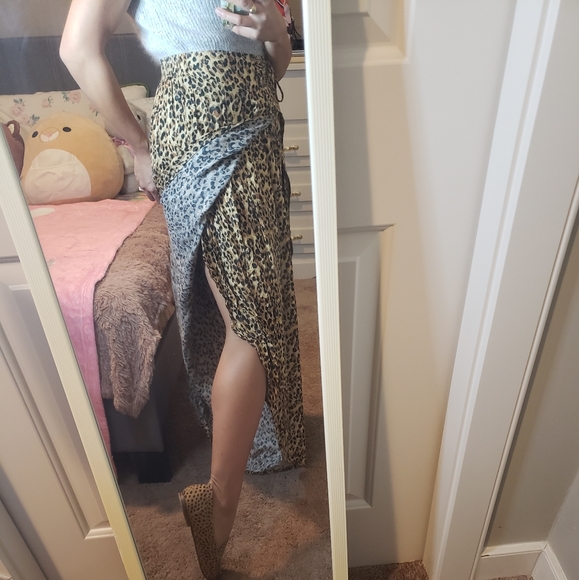 Leopard 🐆 Print Culotte/Long Skirt Style Pants - Picture 3 of 8